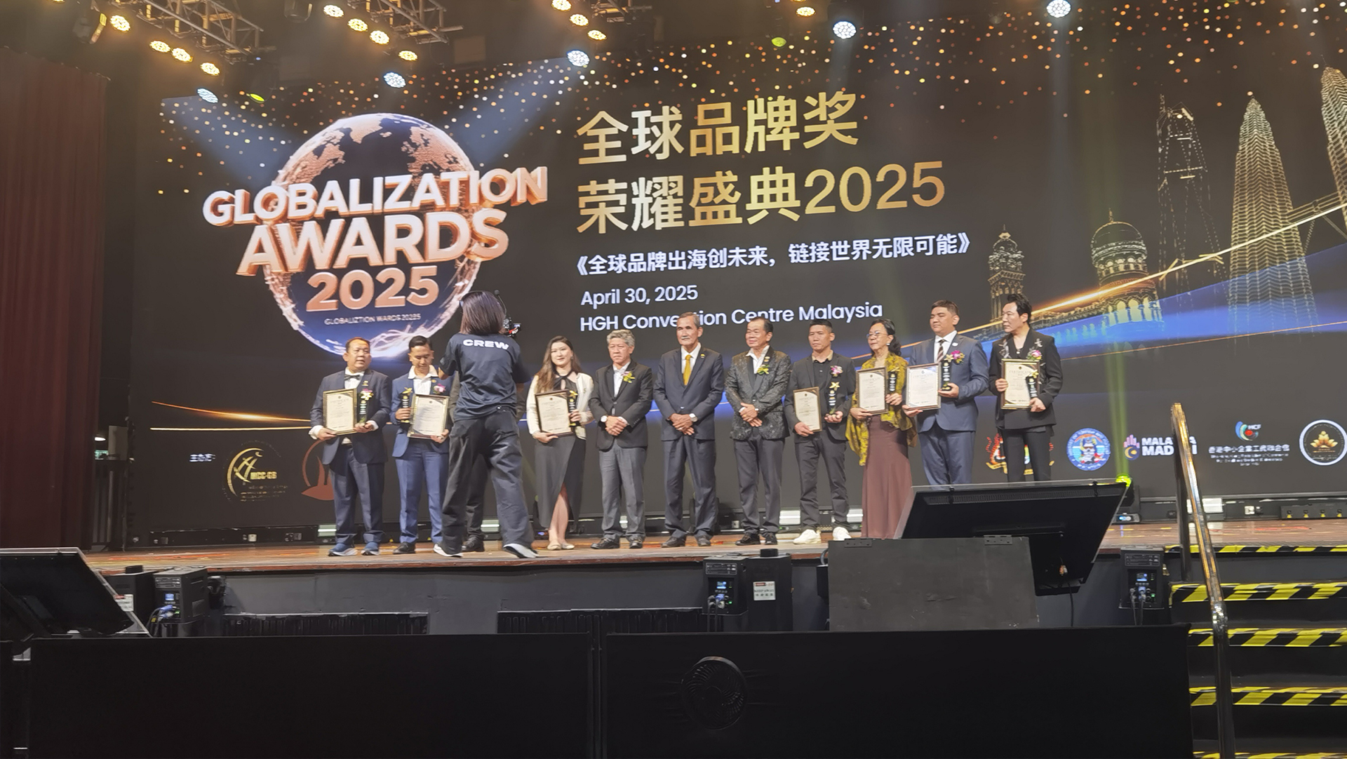 bbin宝盈家居榮獲2025國(guó)際健康睡眠科技金獎(jiǎng) 科技睡眠方案閃耀馬來(lái)西亞榮耀盛典